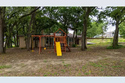 1517 Oakridge Court W, Azle, TX 76020 - Photo 36
