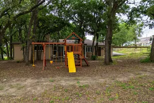 1517 Oakridge Ct W, Azle, TX 76020 - Photo 36