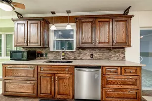 1517 Oakridge Ct W, Azle, TX 76020 - Photo 14