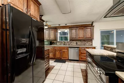 1517 Oakridge Court W, Azle, TX 76020 - Photo 16