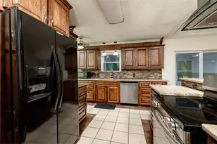 1517 Oakridge Ct W, Azle, TX 76020 - Photo 16