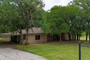 1517 Oakridge Ct W, Azle, TX 76020 - Photo 2