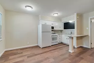 601 W College St, Grapevine, TX 76051 - Photo 8