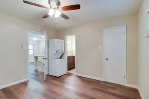 601 W College St, Grapevine, TX 76051 - Photo 18