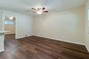 601 W College St, Grapevine, TX 76051 - Photo 10