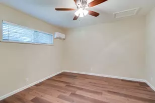 601 W College St, Grapevine, TX 76051 - Photo 16