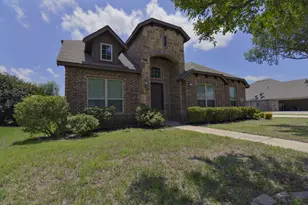 210 Debbie Way, Red Oak, TX 75154 - Photo 2