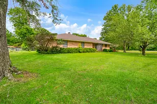 615 N Main St, Bogata, TX 75417 - Photo 2