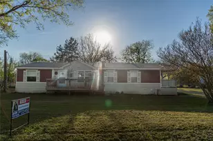 112 SE Front St, Bailey, TX 75452 - Photo 1