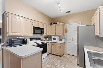 1701 Creekway Drive, Lewisville, TX 75067 - Photo 10