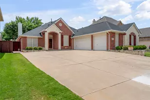 6849 Shoreway Dr, Grand Prairie, TX 75054 - Photo 2