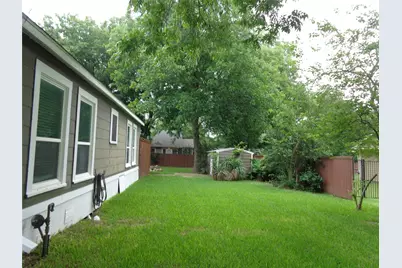 301 S 4th Street, Grandview, TX 76050 - Photo 2