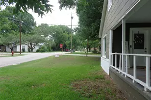 301 S 4th St, Grandview, TX 76050 - Photo 4