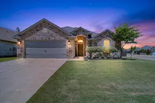 1641 Town Creek Cir, Weatherford, TX 76086 - Photo 1