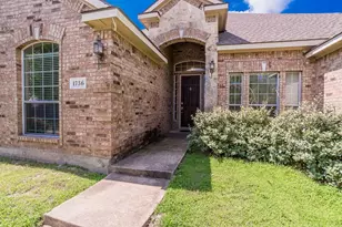 1736 Blue Stream Dr, DeSoto, TX 75115 - Photo 2