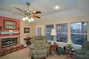 3112 Fairfield Dr, Grand Prairie, TX 75052 - Photo 4