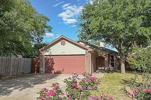 3112 Fairfield Dr, Grand Prairie, TX 75052 - Photo 1