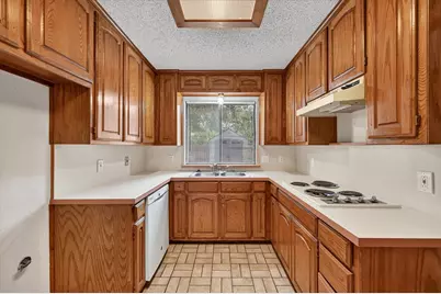 8209 Willow Glen Court, Fort Worth, TX 76134 - Photo 6