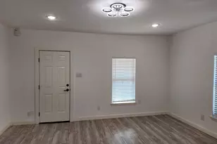 215 S Walker St, Mesquite, TX 75149 - Photo 4