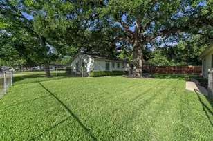 301 Dee Ln, Arlington, TX 76011 - Photo 24
