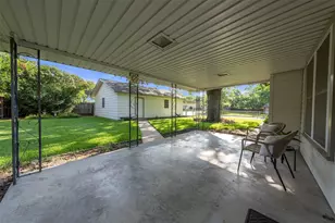 301 Dee Ln, Arlington, TX 76011 - Photo 22