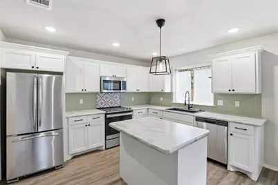 731 E Brown Street, Cleburne, TX 76031 - Photo 14