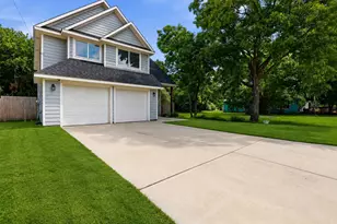 731 E Brown St, Cleburne, TX 76031 - Photo 1