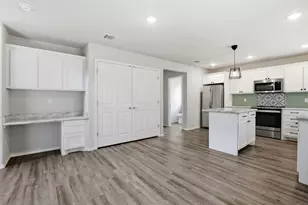 731 E Brown St, Cleburne, TX 76031 - Photo 10