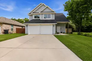 731 E Brown St, Cleburne, TX 76031 - Photo 2