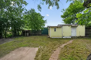 406 E Willingham St, Cleburne, TX 76031 - Photo 18