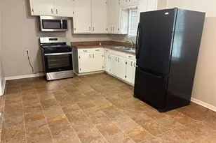 404 W Heron St, Denison, TX 75020 - Photo 10