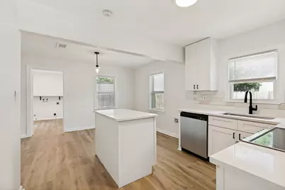 504 Davis Street, Gainesville, TX 76240 - Photo 6