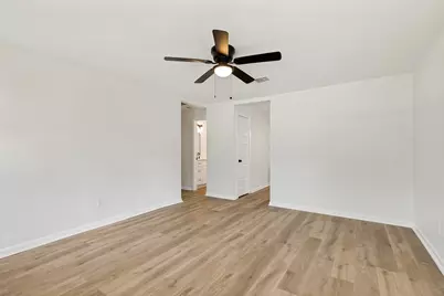 504 Davis Street, Gainesville, TX 76240 - Photo 12