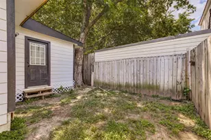 504 Davis St, Gainesville, TX 76240 - Photo 24