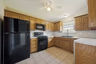 303 Bryant St, Pottsboro, TX 75076 - Photo 4