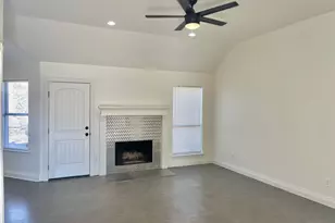 517 Meadowcrest Dr, Burleson, TX 76028 - Photo 4