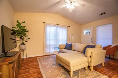 1817 Lipscomb Street, Fort Worth, TX 76110 - Photo 2