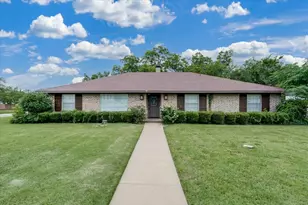 1706 Stagecoach Dr, Pantego, TX 76013 - Photo 1