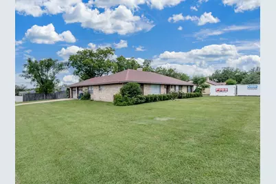 1706 Stagecoach Drive, Pantego, TX 76013 - Photo 2