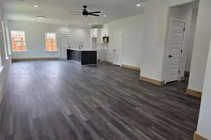 322 W Brownlee Ave, Dallas, TX 75224 - Photo 2