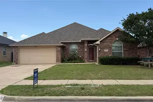929 Mesa Vista Dr, Crowley, TX 76036 - Photo 2