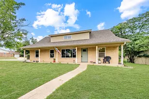 805 Stratford Dr, Bedford, TX 76021 - Photo 2