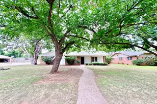 2248 Crescent Dr, Abilene, TX 79605 - Photo 2