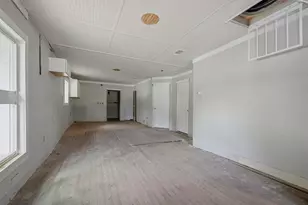 829 W Walker St, Denison, TX 75020 - Photo 8