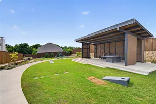 9348 Charlie Ln, Dallas, TX 75238 - Photo 14