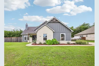 116 E Bexar Street, Mabank, TX 75147 - Photo 1