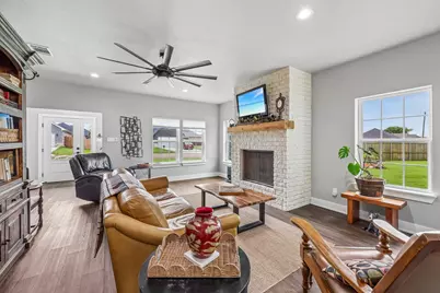 116 E Bexar Street, Mabank, TX 75147 - Photo 6