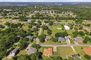 3910 View Point Dr, Granbury, TX 76048 - Photo 32