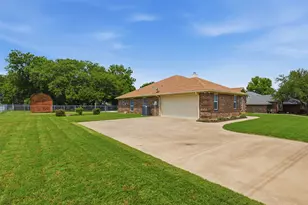 3910 View Point Dr, Granbury, TX 76048 - Photo 4
