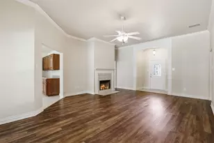 3910 View Point Dr, Granbury, TX 76048 - Photo 6
